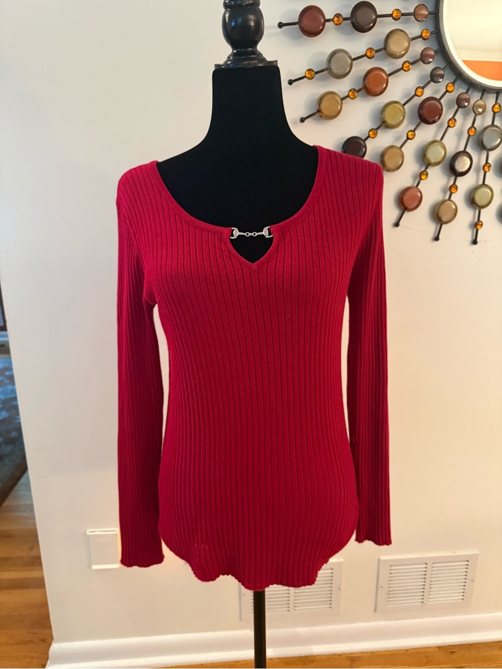 Lee Ribbed Long-Sleeve Scoop Neck Top with Silver Clip - Red